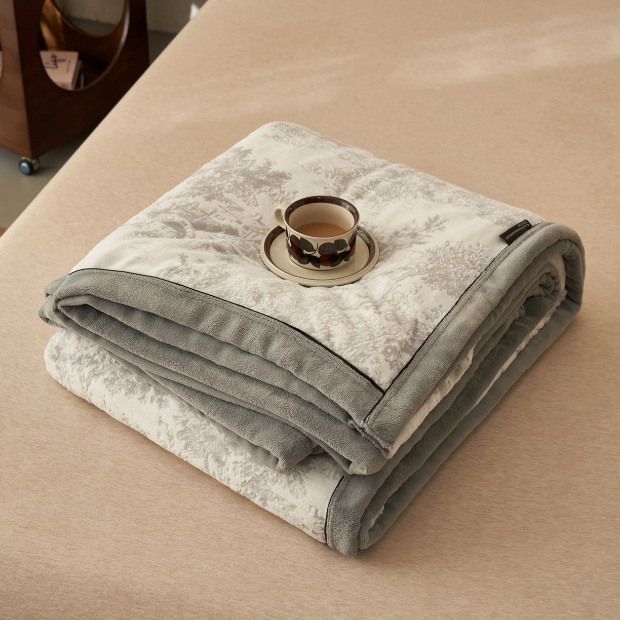 91家纺网 家纺一手货源 找家纺 寐绸家纺 2025新款230g牛奶绒染色雕花功能毛毯 雕花功能毯-梦境