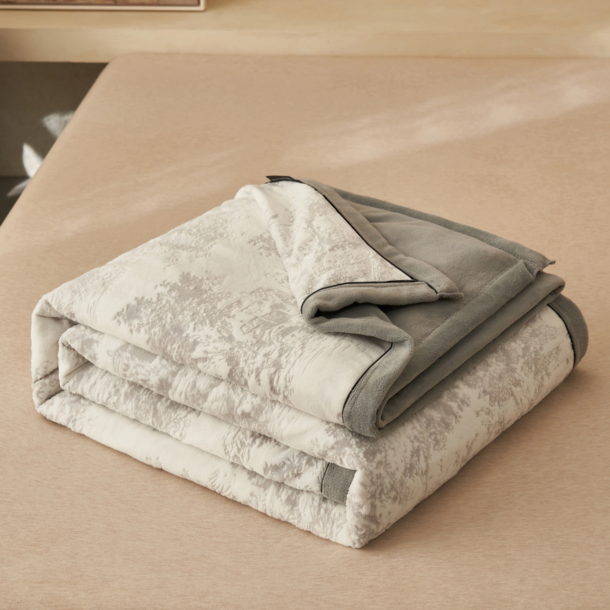 91家纺网 家纺一手货源 找家纺 寐绸家纺 2025新款230g牛奶绒染色雕花功能毛毯 雕花功能毯-梦境