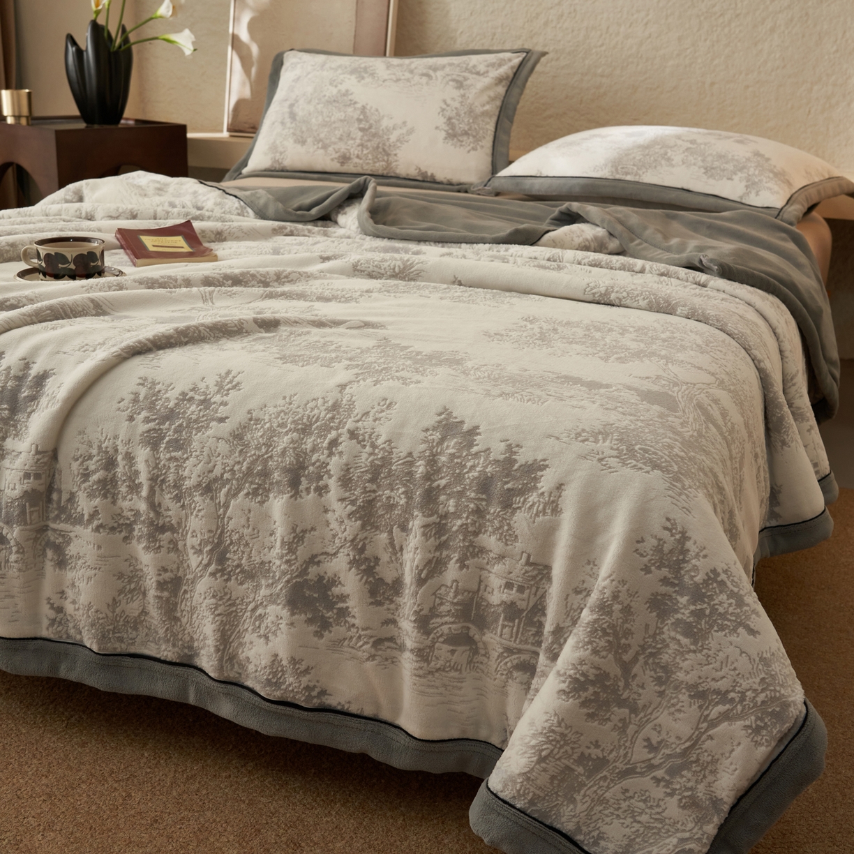 91家纺网 家纺一手货源 找家纺 寐绸家纺 2025新款230g牛奶绒染色雕花功能毛毯 雕花功能毯-梦境