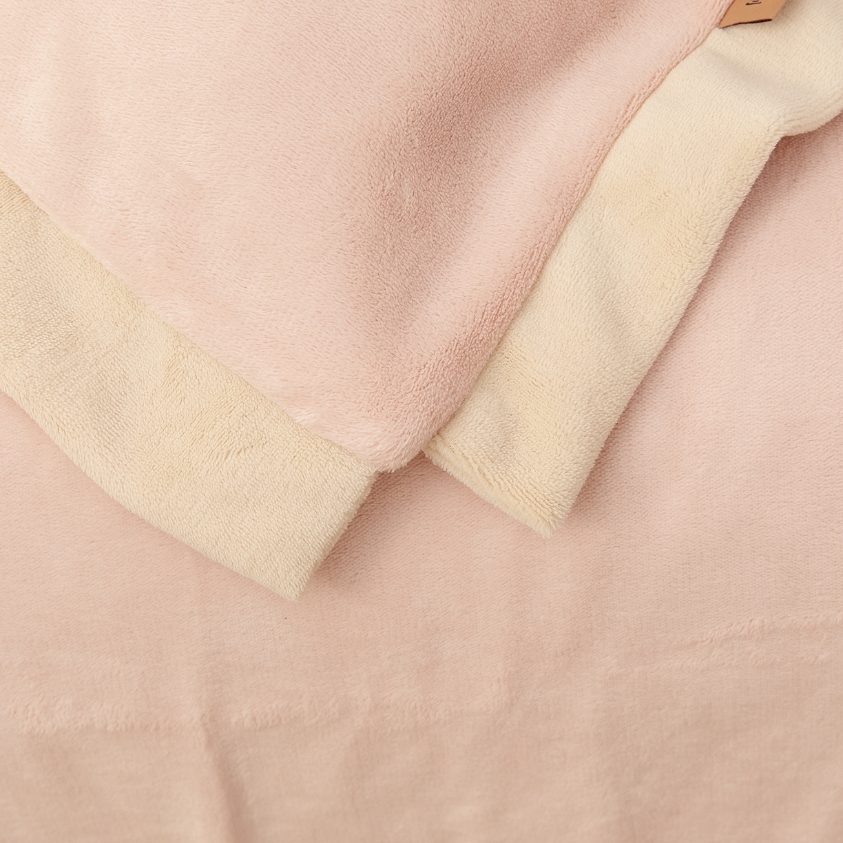 91家纺网 家纺一手货源 找家纺 （总）昊翔家纺 2025新款全消光蚕丝绒段角刺绣四件套花之语