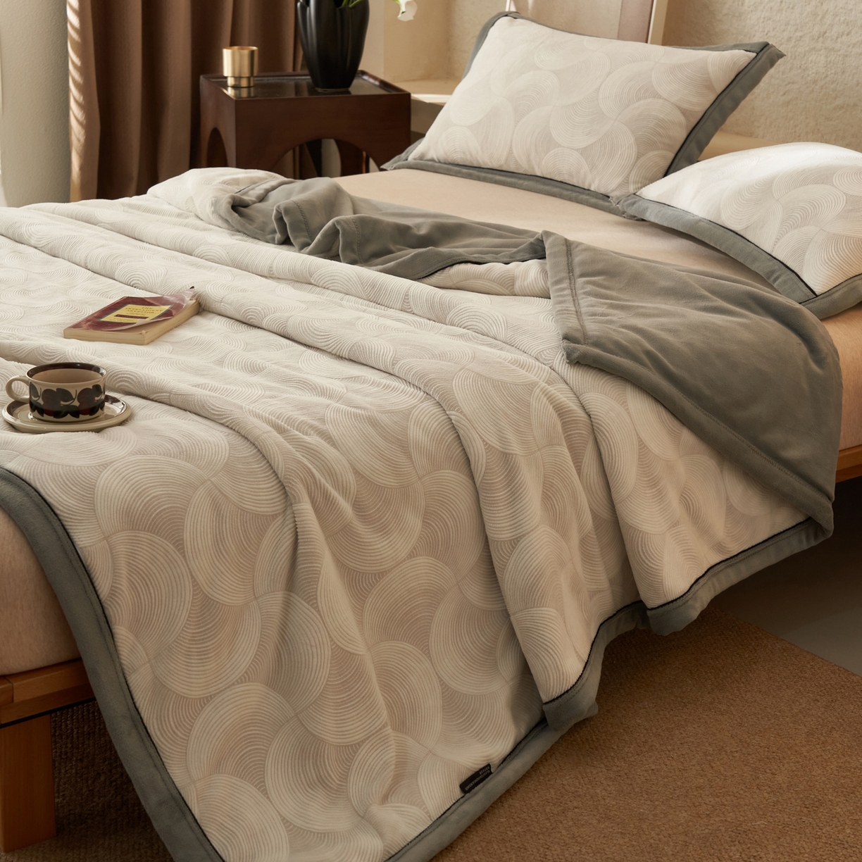 91家纺网 家纺一手货源 找家纺 寐绸家纺 2025新款230g牛奶绒染色雕花功能毛毯 雕花功能毯-年轮