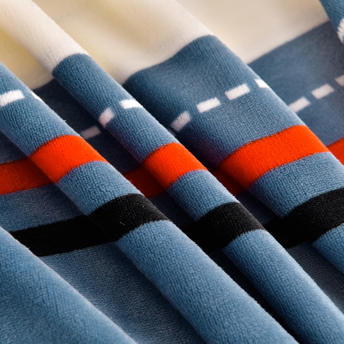 91家纺网 家纺一手货源 找家纺 妮恒美 2025新款牛奶绒印花床裙款四件套法莱绒四件套珊瑚金貂绒四件套 飞驰人生