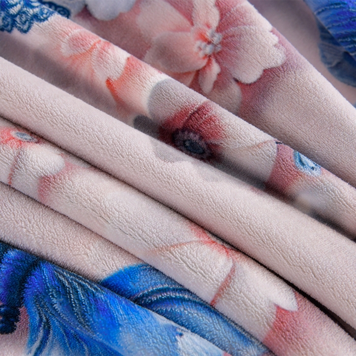 91家纺网 家纺一手货源 找家纺 妮恒美 2025新款牛奶绒印花床裙款四件套法莱绒四件套珊瑚金貂绒四件套 翩翩起舞