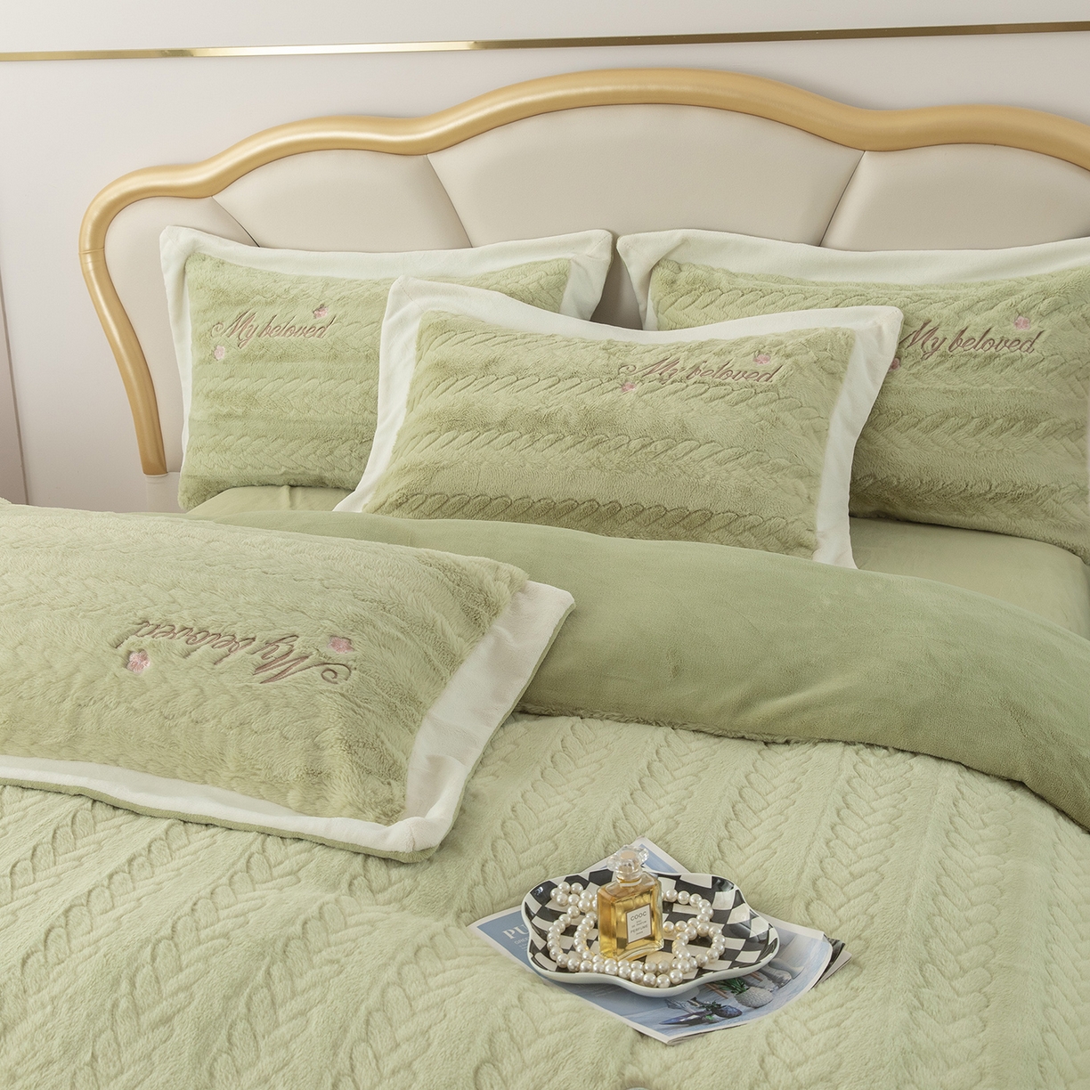 91家纺网 家纺一手货源 找家纺 （总）昊翔家纺 2025新款兔毛绒拼角刺绣四件套花时光