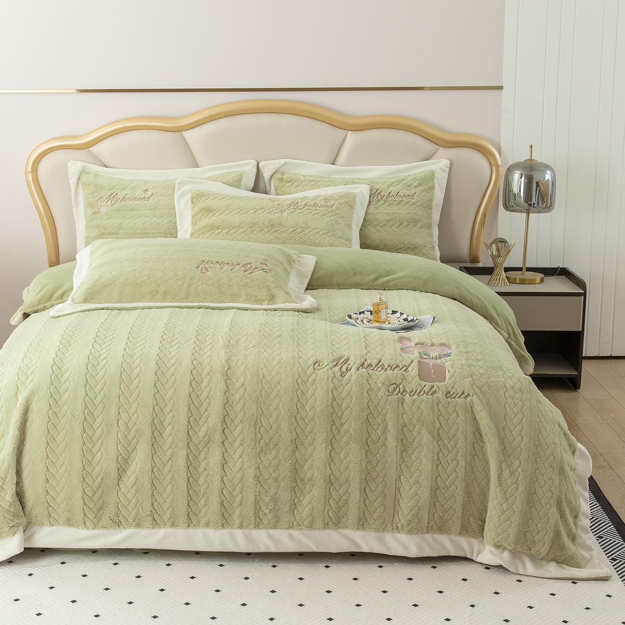 91家纺网 家纺一手货源 找家纺 （总）昊翔家纺 2025新款兔毛绒拼角刺绣四件套花时光