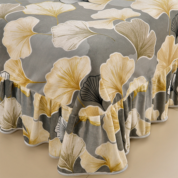 91家纺网 家纺一手货源 找家纺 妮恒美 2025新款牛奶绒印花床裙款四件套法莱绒四件套珊瑚金貂绒四件套 幸运叶