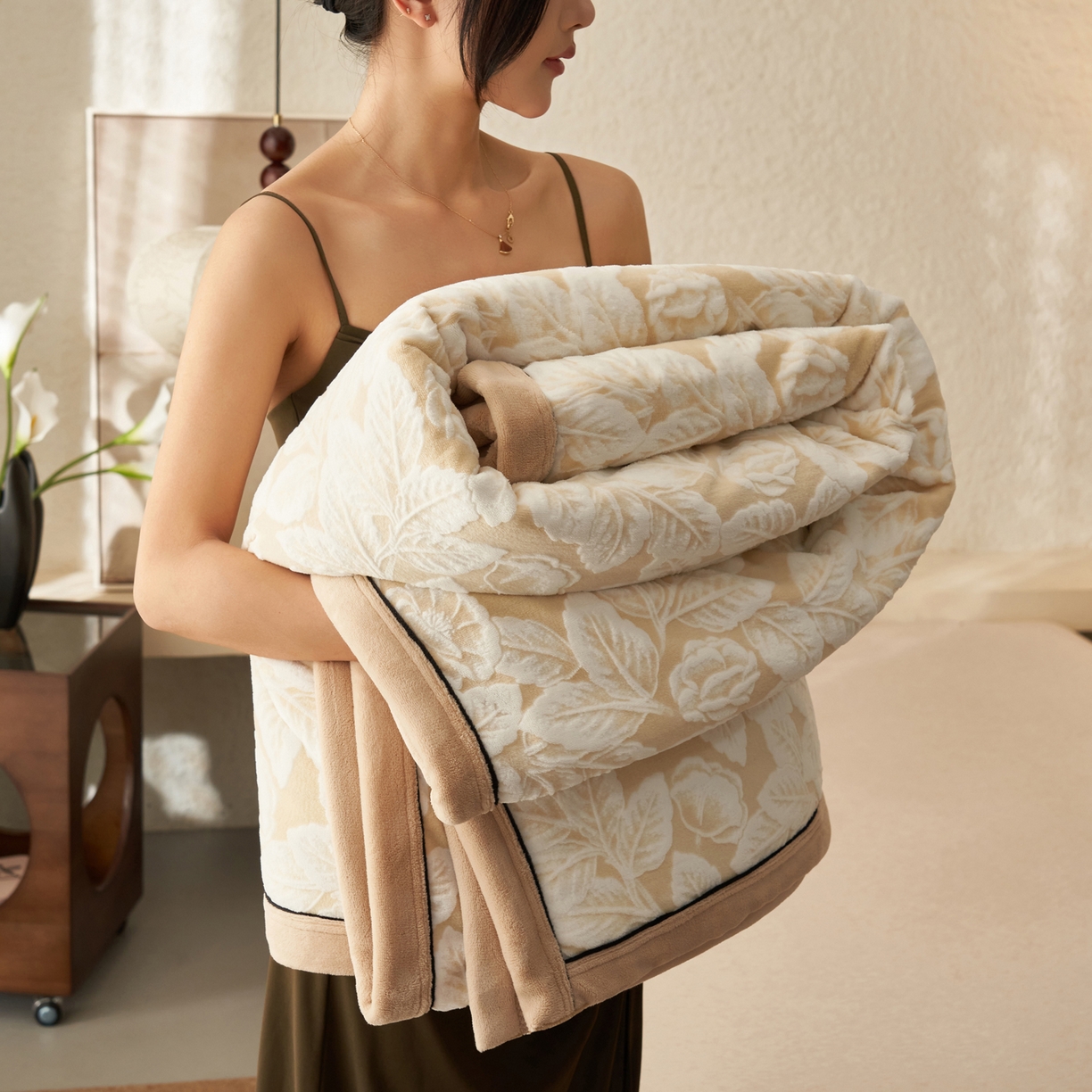 91家纺网 家纺一手货源 找家纺 寐绸家纺 2025新款230g牛奶绒染色雕花功能毛毯 雕花功能毯-叶茂