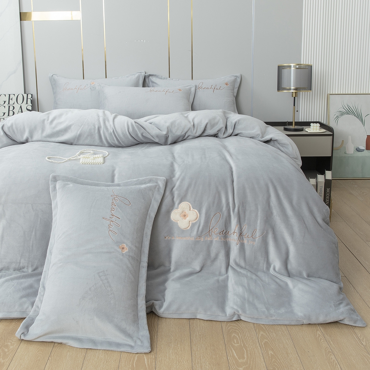 91家纺网 家纺一手货源 找家纺 （总）昊翔家纺 2025新款牛奶绒刺绣四件套幸运草