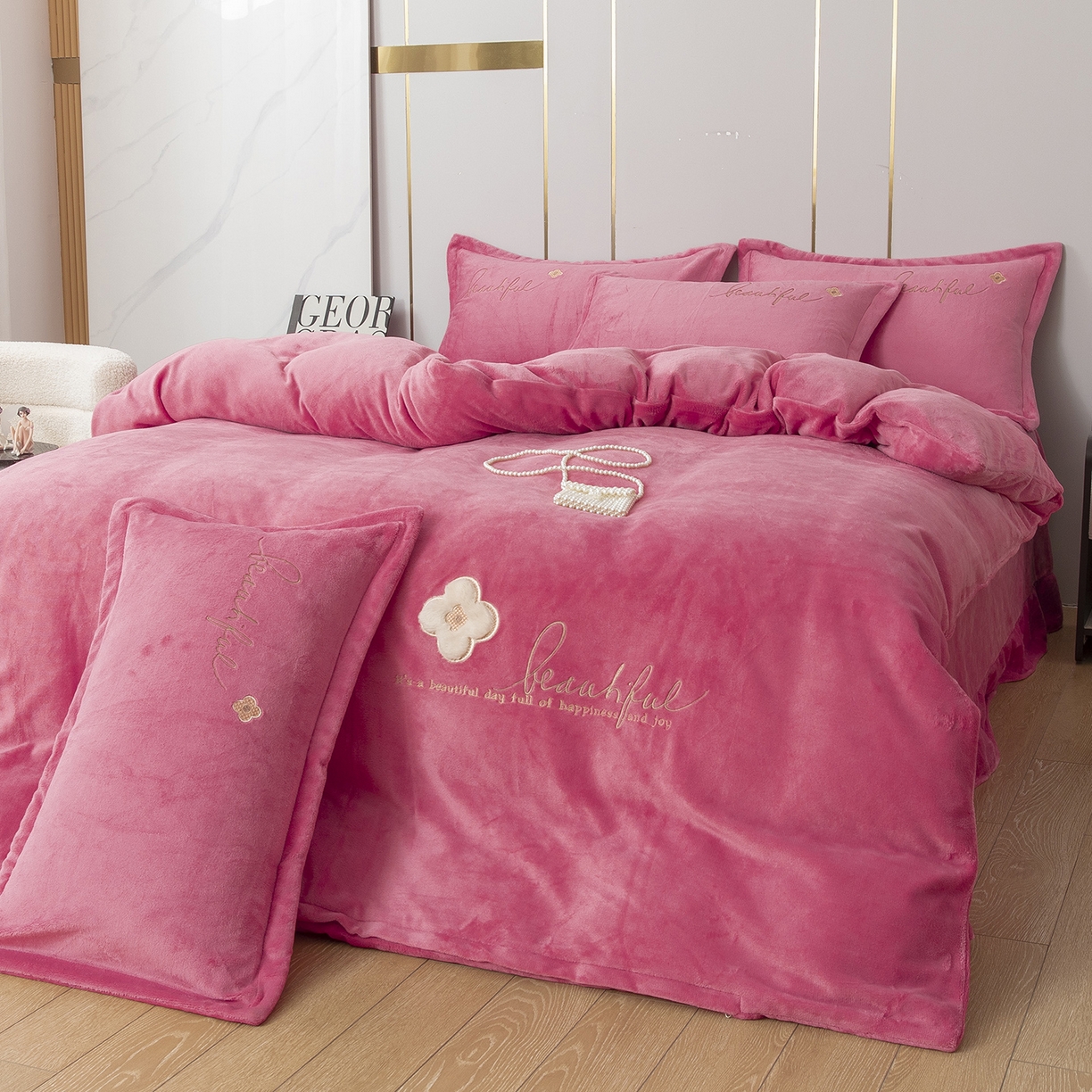 91家纺网 家纺一手货源 找家纺 （总）昊翔家纺 2025新款牛奶绒刺绣四件套幸运草