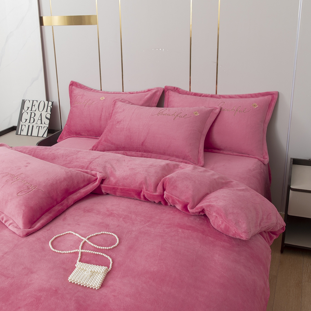 91家纺网 家纺一手货源 找家纺 （总）昊翔家纺 2025新款牛奶绒刺绣四件套幸运草