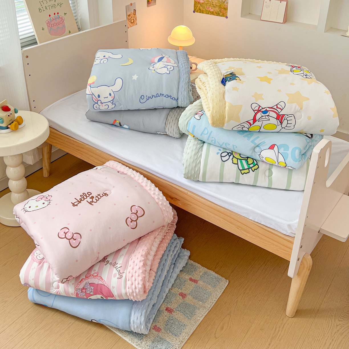 91家纺网 家纺一手货源 找家纺 （总）名兮家居 2025新款经典奥特曼三丽鸥豆豆被被子被芯