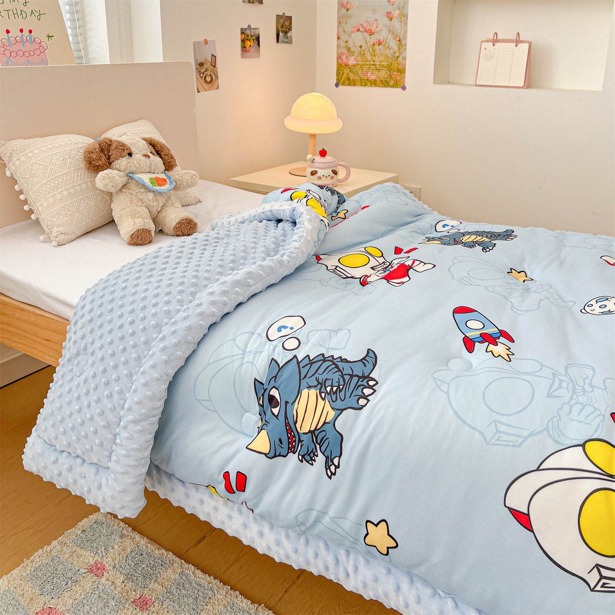 91家纺网 家纺一手货源 找家纺 名兮家居 2025新款经典奥特曼三丽鸥豆豆被被子被芯 奥特勇士