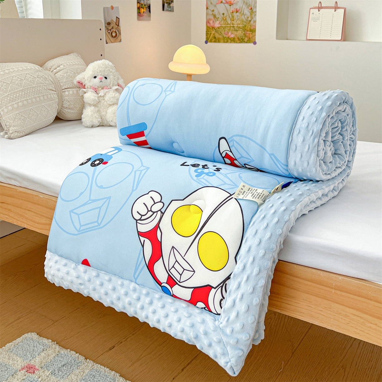 91家纺网 家纺一手货源 找家纺 名兮家居 2025新款经典奥特曼三丽鸥豆豆被被子被芯 奥特兄弟