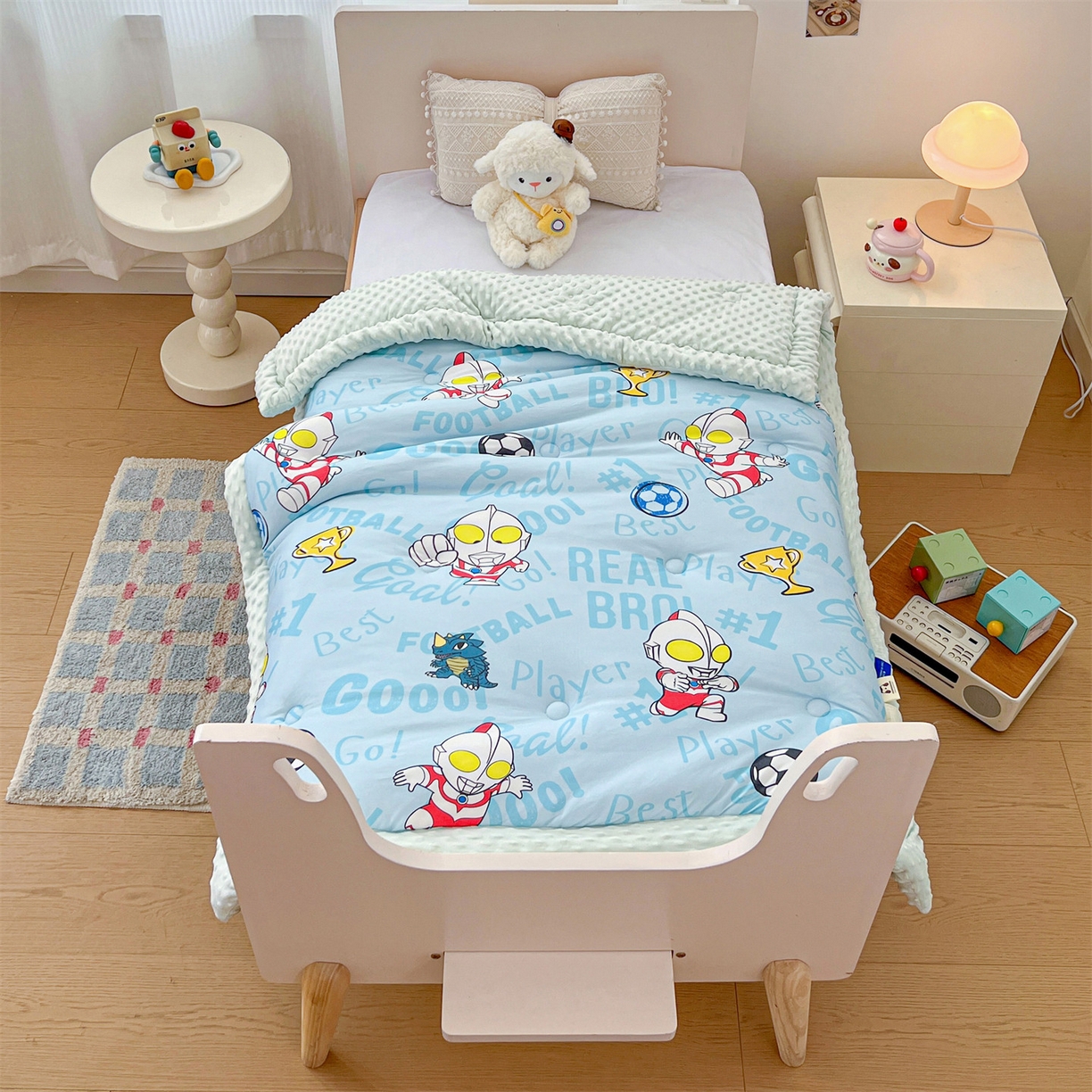 91家纺网 家纺一手货源 找家纺 名兮家居 2025新款经典奥特曼三丽鸥豆豆被被子被芯 世界杯