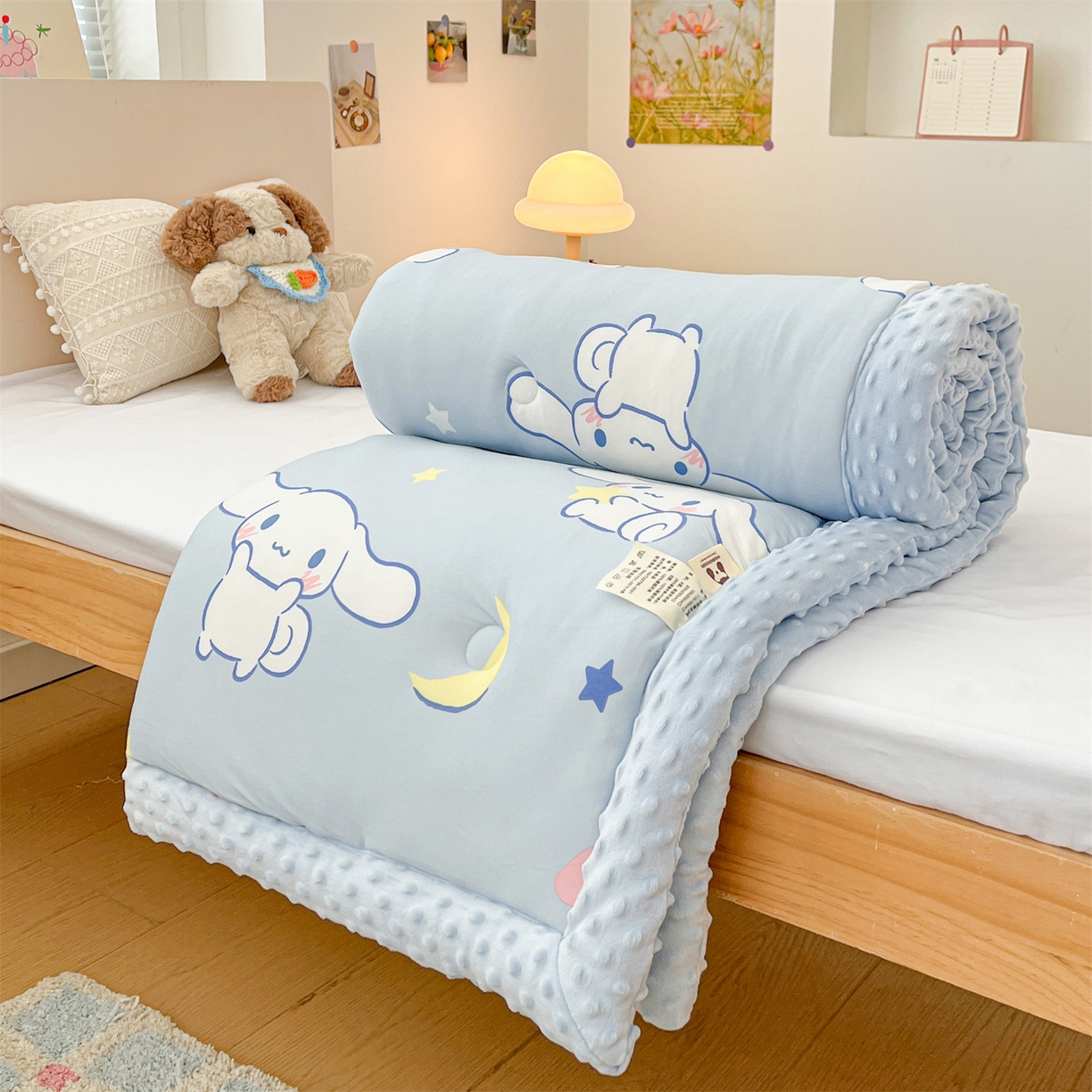 91家纺网 家纺一手货源 找家纺 名兮家居 2025新款经典奥特曼三丽鸥豆豆被被子被芯 气球玉桂狗