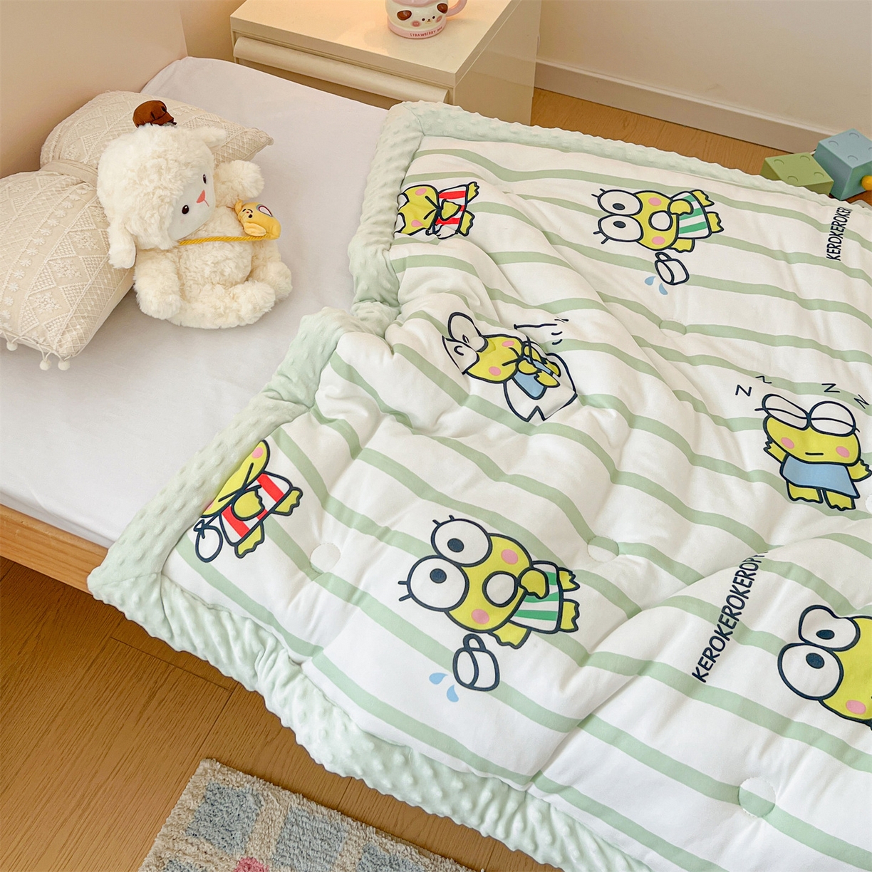 91家纺网 家纺一手货源 找家纺 名兮家居 2025新款经典奥特曼三丽鸥豆豆被被子被芯 条纹大眼蛙