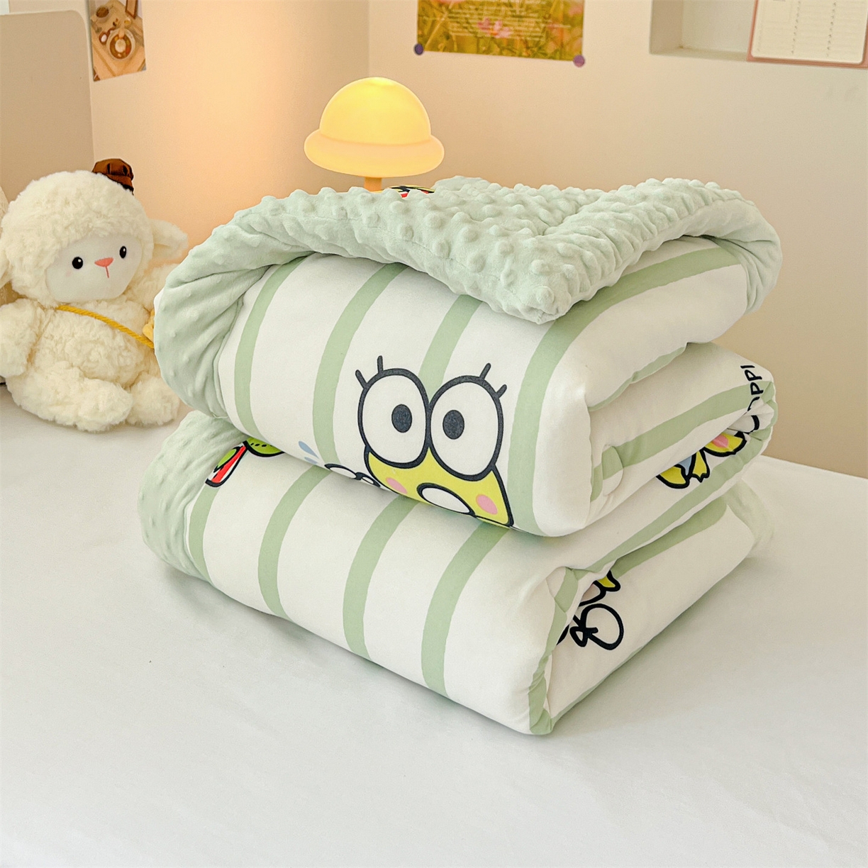 91家纺网 家纺一手货源 找家纺 名兮家居 2025新款经典奥特曼三丽鸥豆豆被被子被芯 条纹大眼蛙