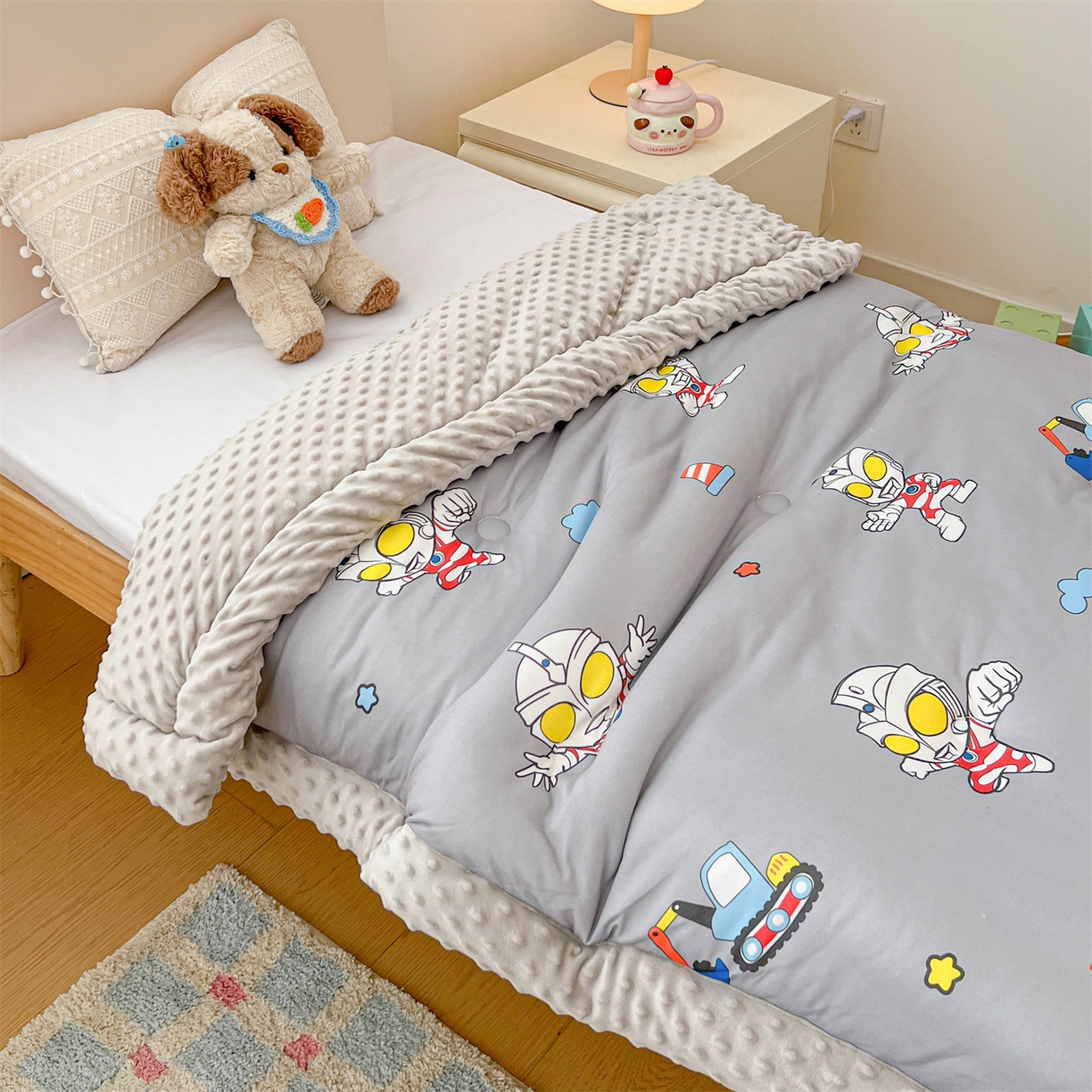 91家纺网 家纺一手货源 找家纺 名兮家居 2025新款经典奥特曼三丽鸥豆豆被被子被芯 宇宙小分队