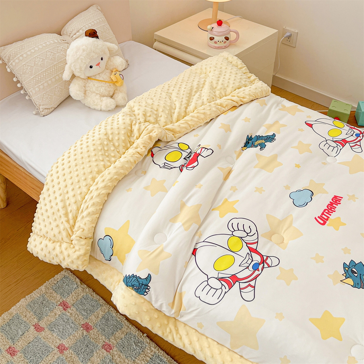 91家纺网 家纺一手货源 找家纺 名兮家居 2025新款经典奥特曼三丽鸥豆豆被被子被芯 星星奥特曼