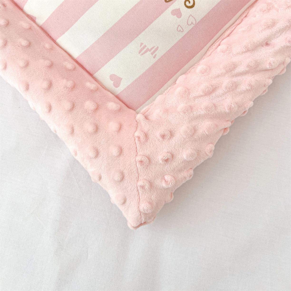 91家纺网 家纺一手货源 找家纺 名兮家居 2025新款经典奥特曼三丽鸥豆豆被被子被芯 竖条美乐蒂