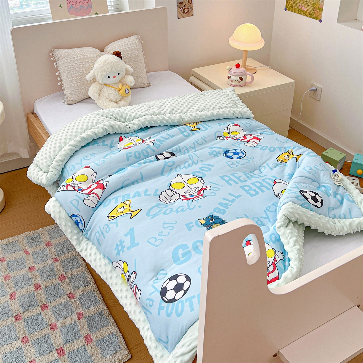 91家纺网 家纺一手货源 找家纺 名兮家居 2025新款经典奥特曼三丽鸥豆豆被被子被芯 世界杯