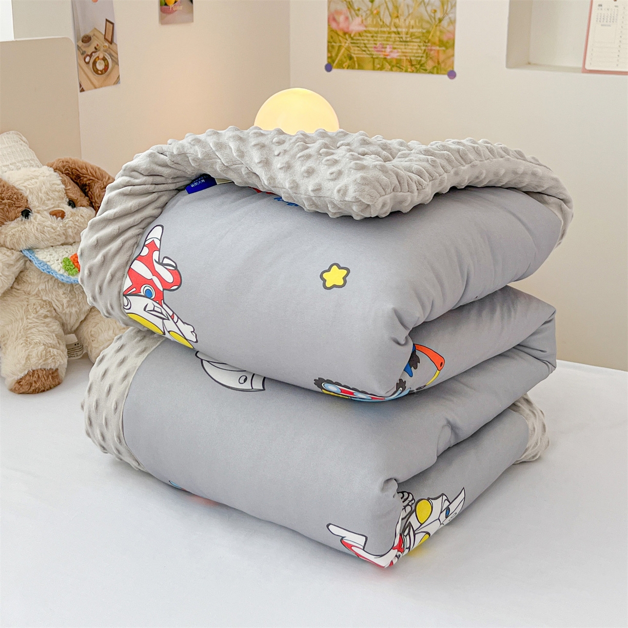 91家纺网 家纺一手货源 找家纺 名兮家居 2025新款经典奥特曼三丽鸥豆豆被被子被芯 宇宙小分队