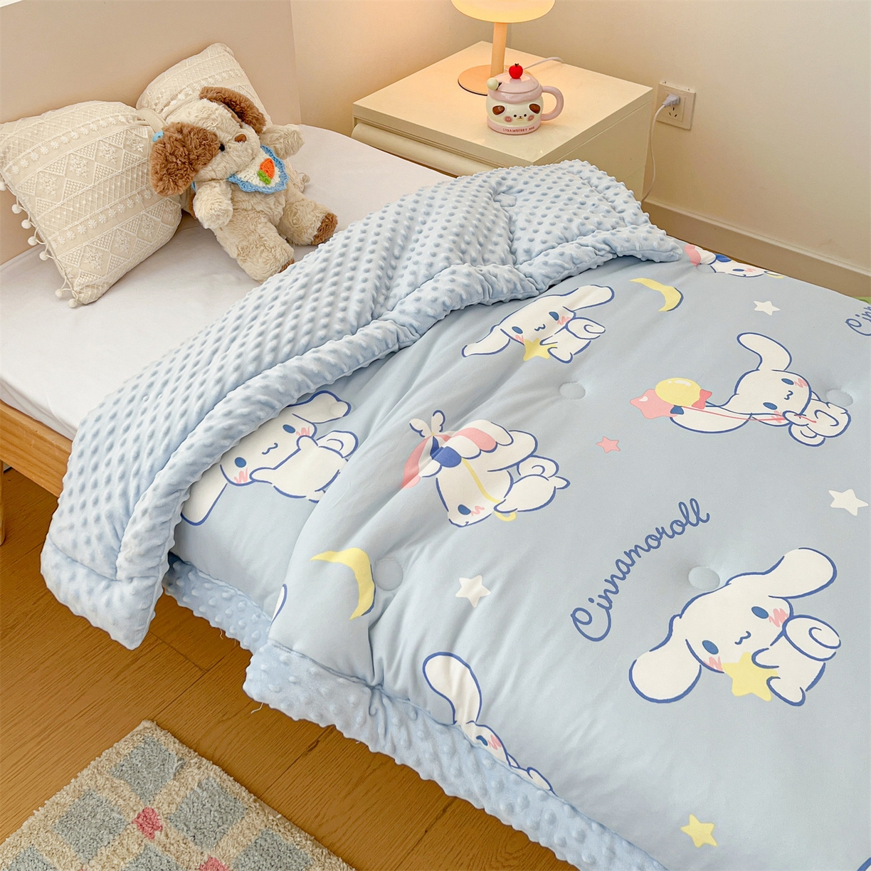 91家纺网 家纺一手货源 找家纺 名兮家居 2025新款经典奥特曼三丽鸥豆豆被被子被芯 气球玉桂狗