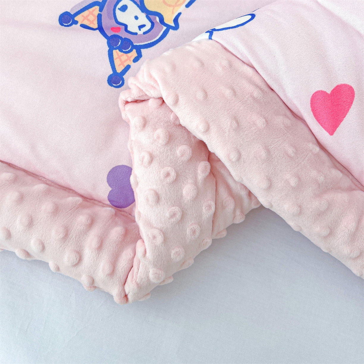 91家纺网 家纺一手货源 找家纺 名兮家居 2025新款经典奥特曼三丽鸥豆豆被被子被芯 甜筒库洛米