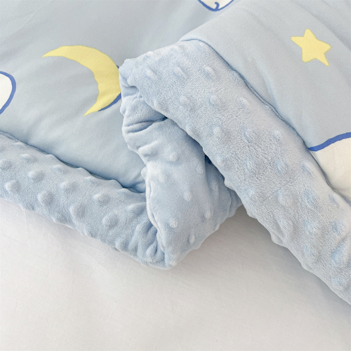 91家纺网 家纺一手货源 找家纺 名兮家居 2025新款经典奥特曼三丽鸥豆豆被被子被芯 气球玉桂狗