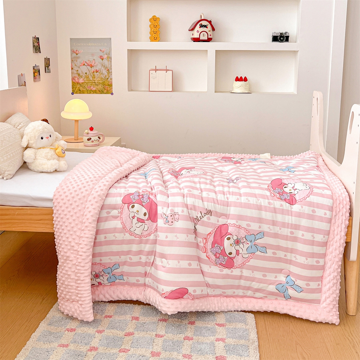 91家纺网 家纺一手货源 找家纺 名兮家居 2025新款经典奥特曼三丽鸥豆豆被被子被芯 竖条美乐蒂