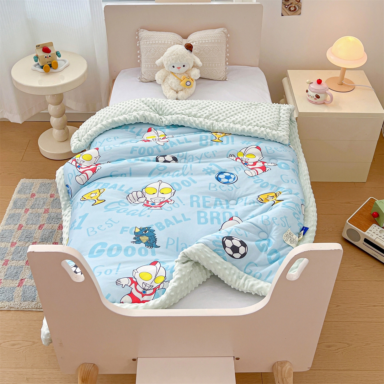 91家纺网 家纺一手货源 找家纺 名兮家居 2025新款经典奥特曼三丽鸥豆豆被被子被芯 世界杯