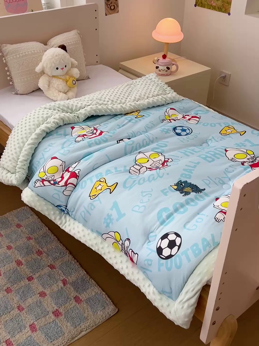 91家纺网 家纺一手货源 找家纺 名兮家居 2025新款经典奥特曼三丽鸥豆豆被被子被芯 世界杯