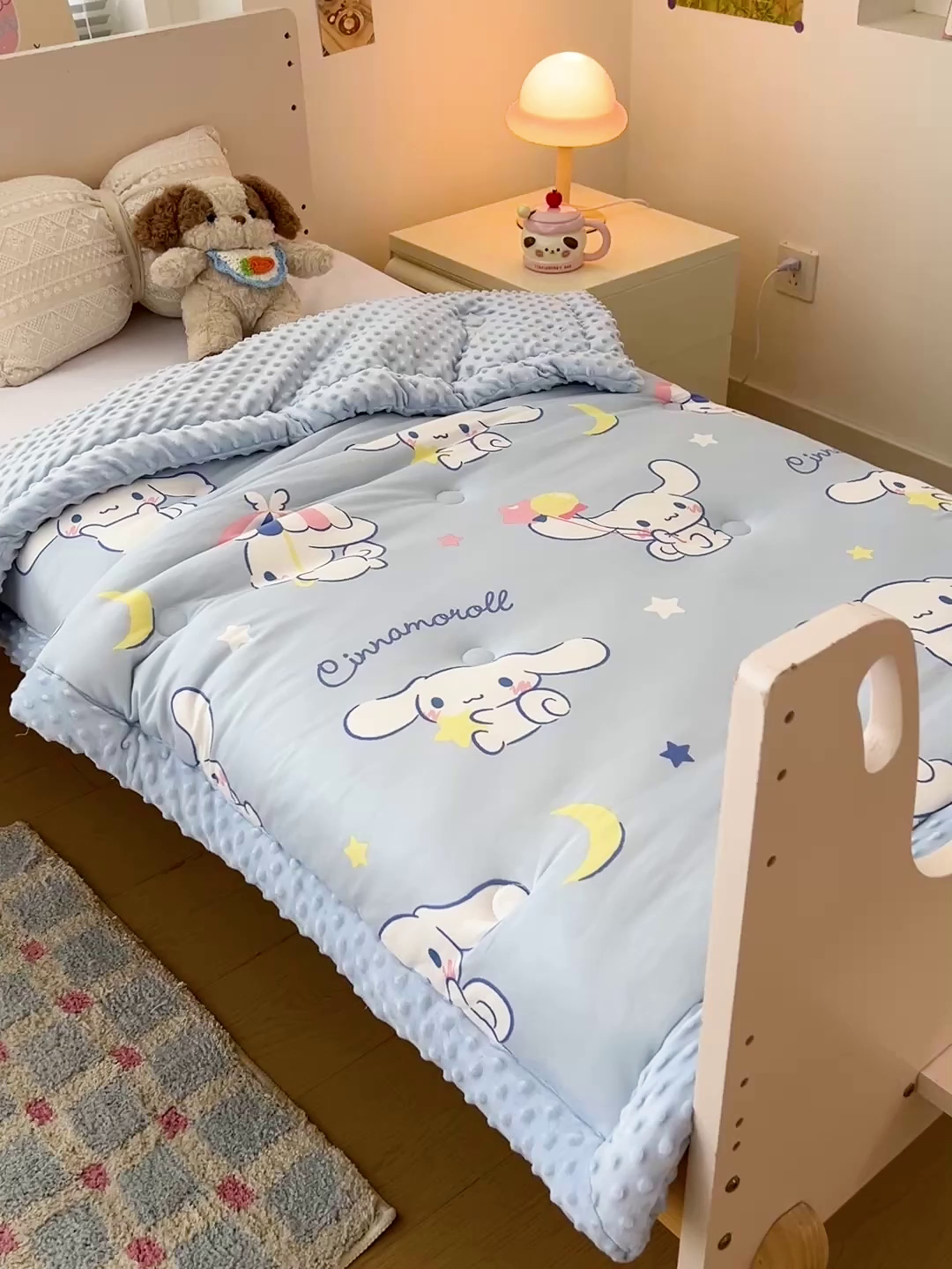 91家纺网 家纺一手货源 找家纺 名兮家居 2025新款经典奥特曼三丽鸥豆豆被被子被芯 气球玉桂狗