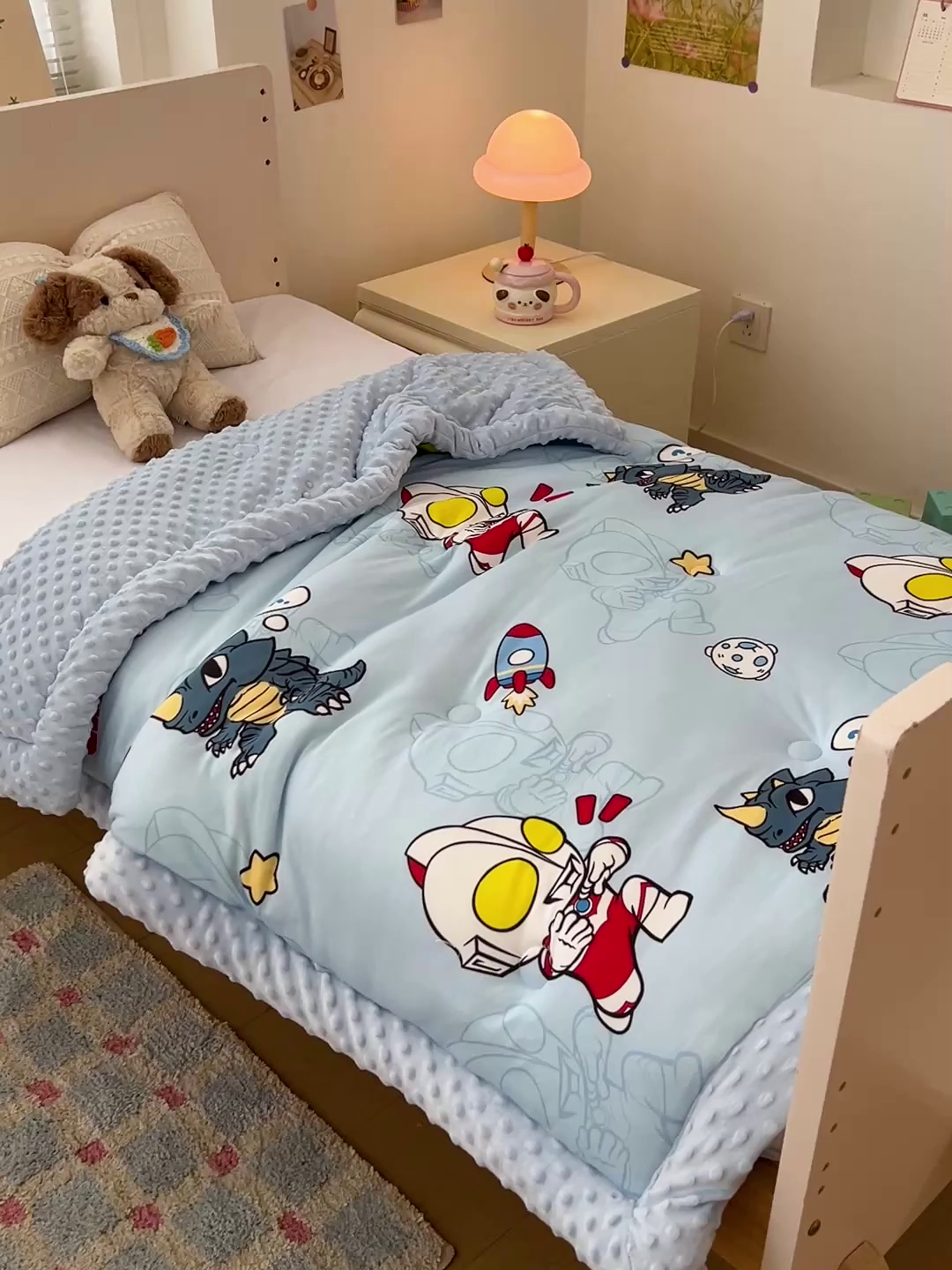 91家纺网 家纺一手货源 找家纺 名兮家居 2025新款经典奥特曼三丽鸥豆豆被被子被芯 奥特勇士