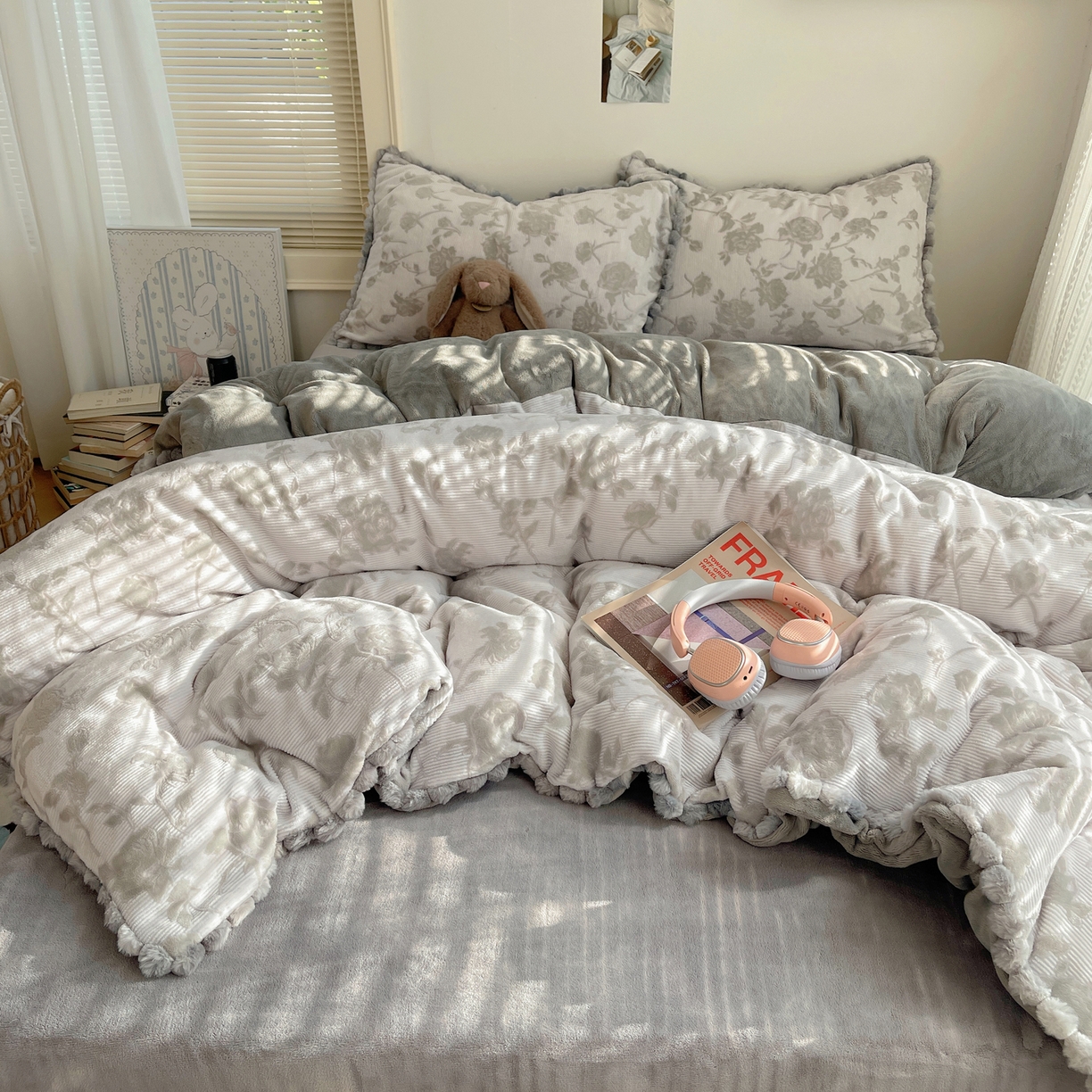 91家纺网 家纺一手货源 找家纺 （总）十里居 2025新款法式复古兔毛球雕花牛奶绒四件套