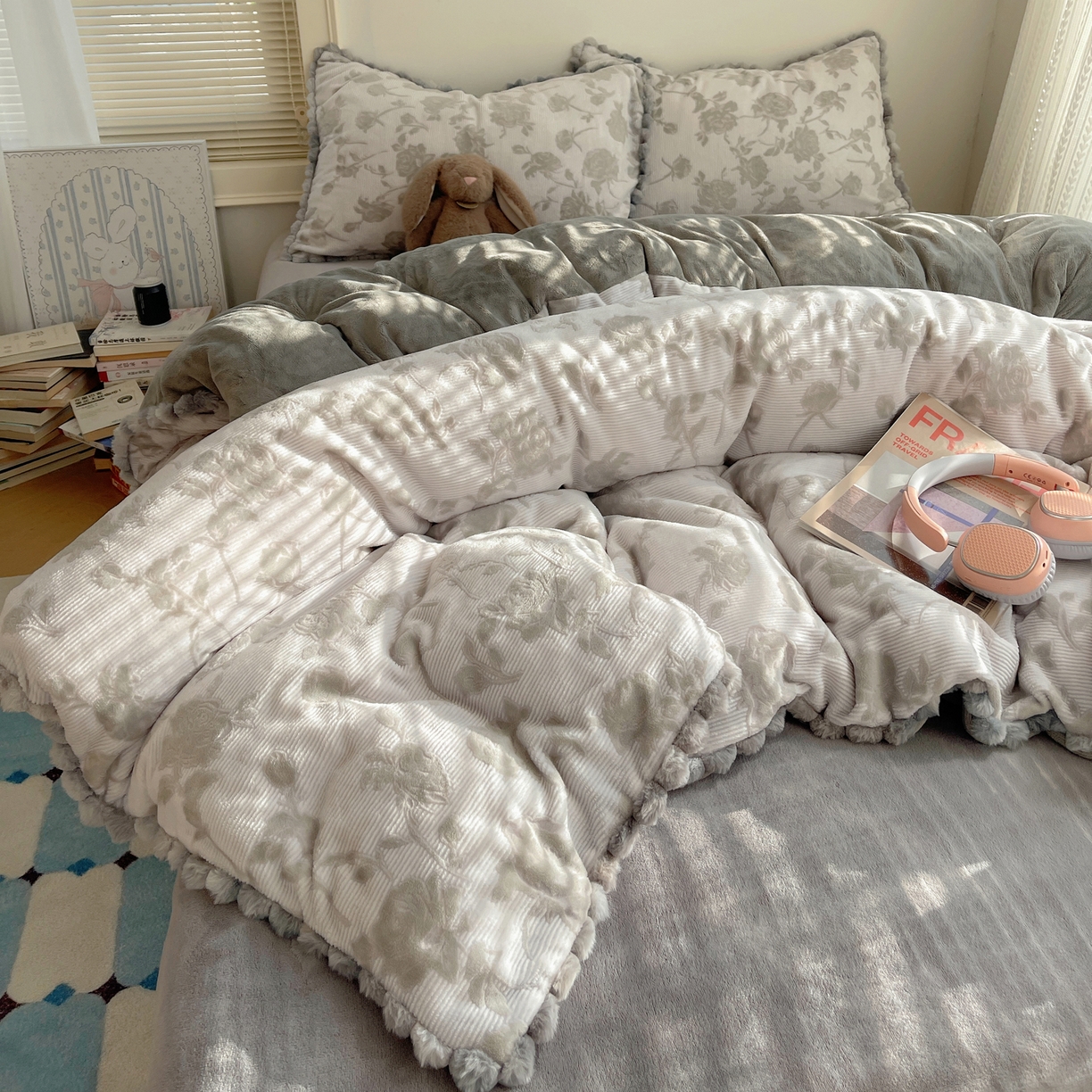 91家纺网 家纺一手货源 找家纺 （总）十里居 2025新款法式复古兔毛球雕花牛奶绒四件套