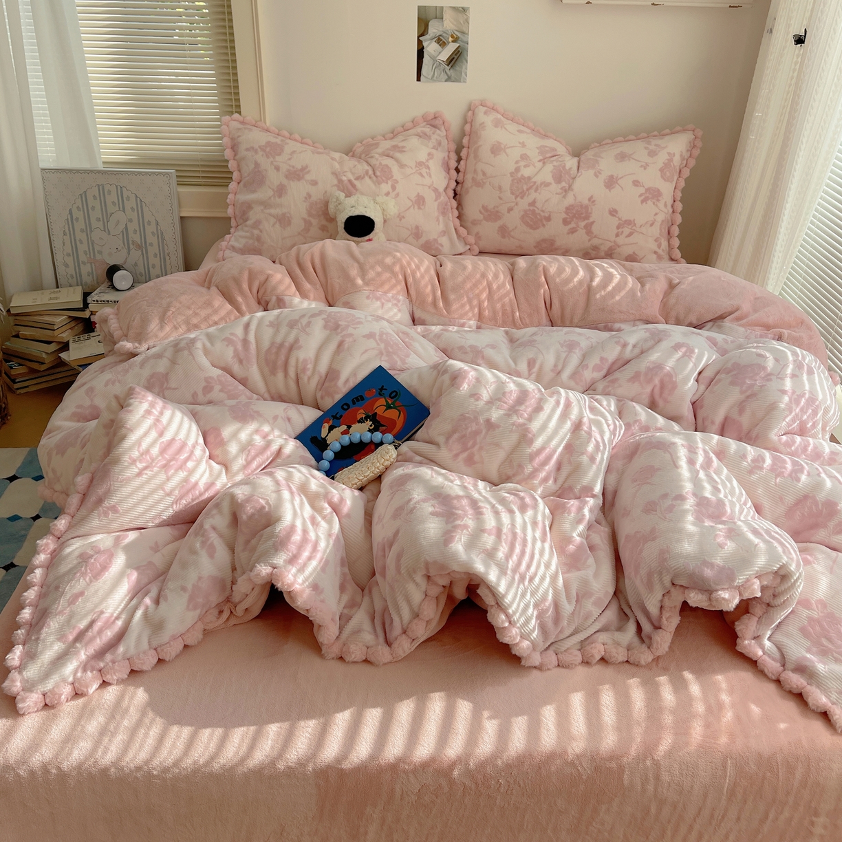 91家纺网 家纺一手货源 找家纺 （总）十里居 2025新款法式复古兔毛球雕花牛奶绒四件套