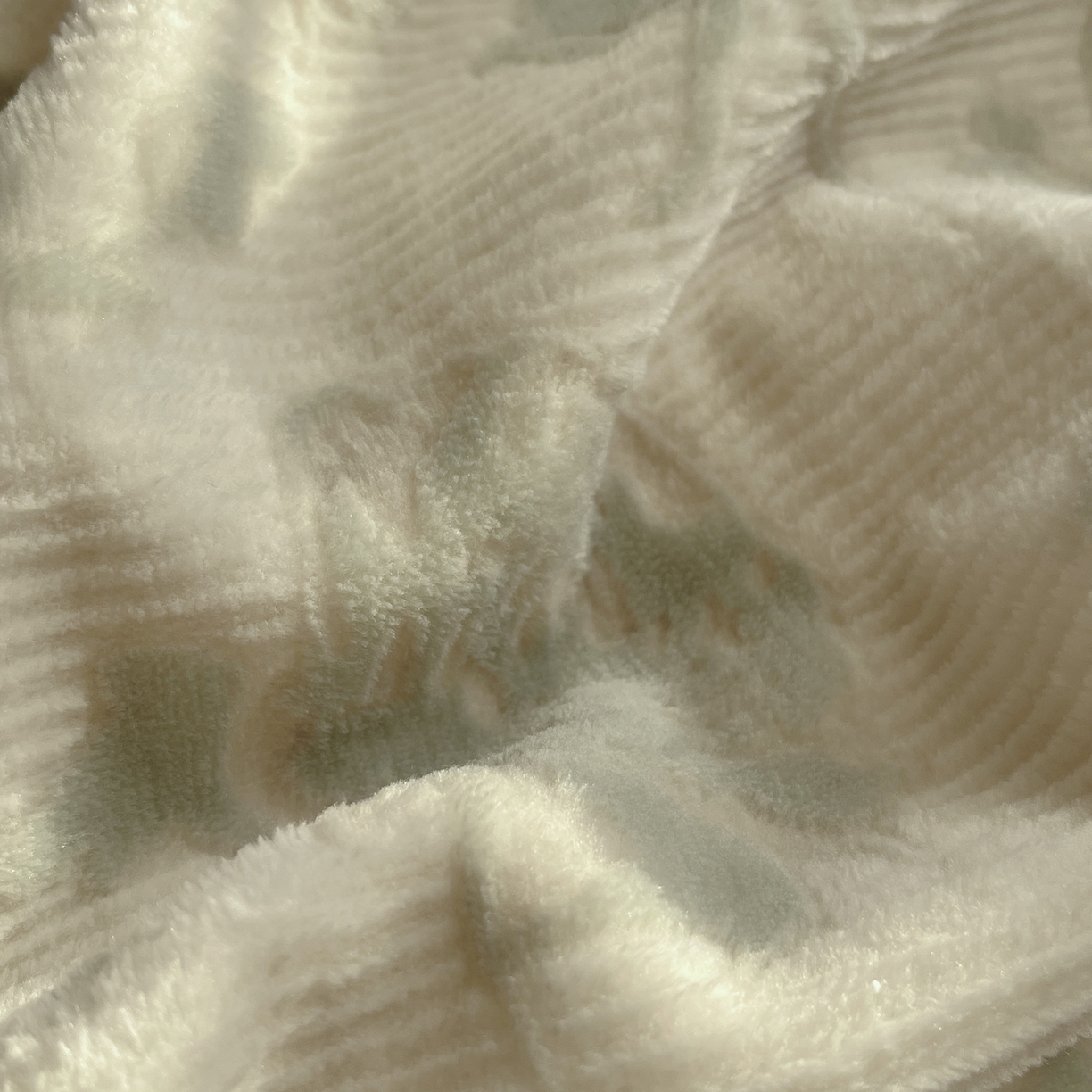 91家纺网 家纺一手货源 找家纺 十里居 2025新款法式复古兔毛球雕花牛奶绒四件套 玫瑰-绿