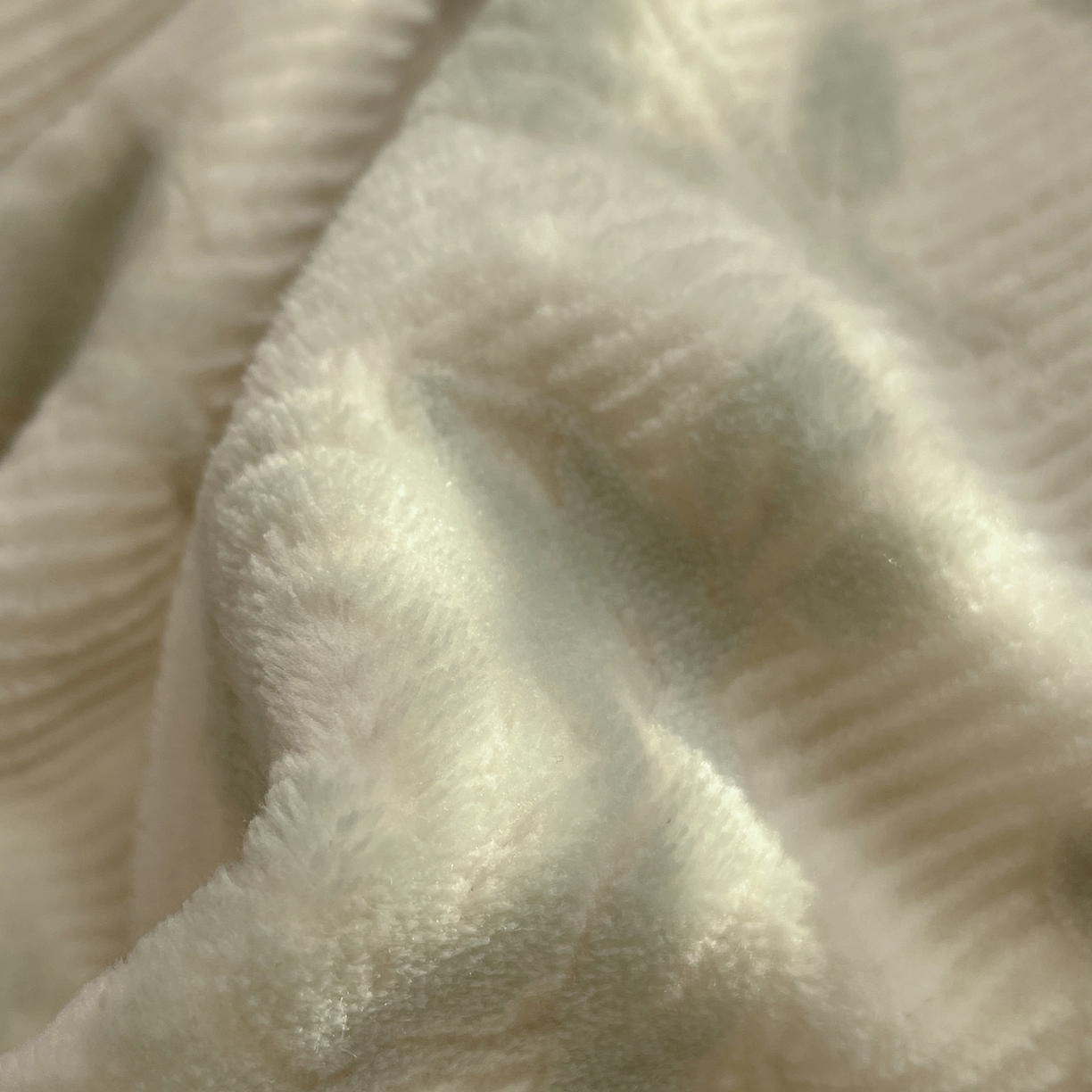 91家纺网 家纺一手货源 找家纺 十里居 2025新款法式复古兔毛球雕花牛奶绒四件套 玫瑰-绿