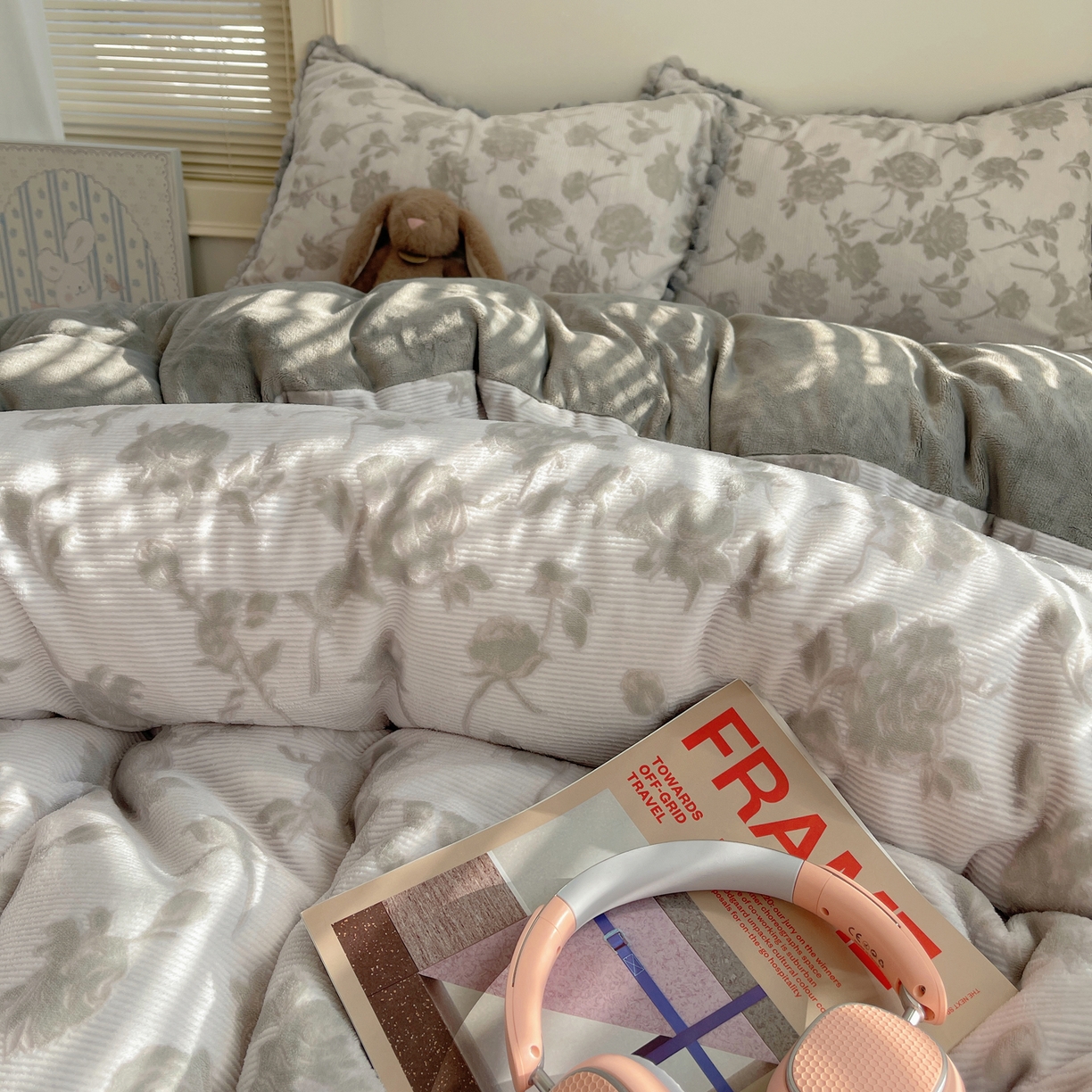 91家纺网 家纺一手货源 找家纺 （总）十里居 2025新款法式复古兔毛球雕花牛奶绒四件套