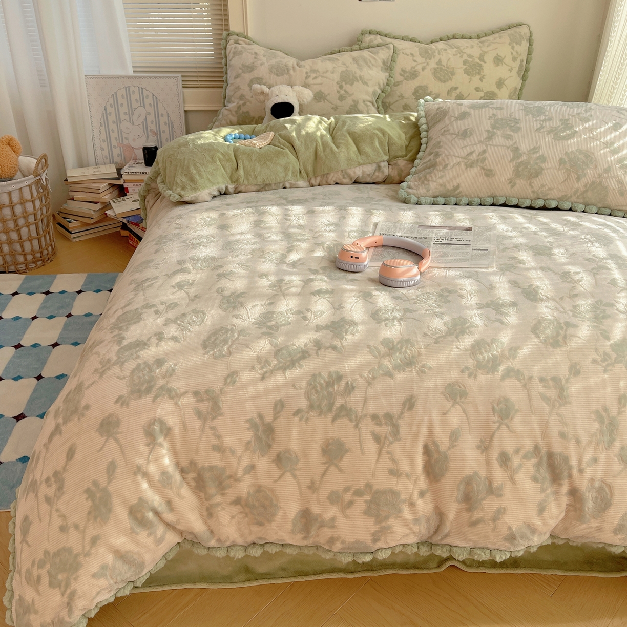 91家纺网 家纺一手货源 找家纺 十里居 2025新款法式复古兔毛球雕花牛奶绒四件套 玫瑰-绿