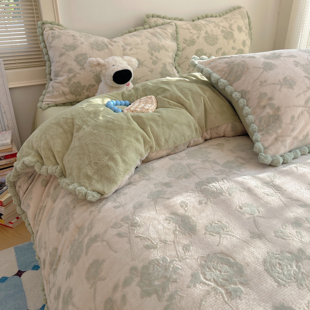 91家纺网 家纺一手货源 找家纺 十里居 2025新款法式复古兔毛球雕花牛奶绒四件套 玫瑰-绿