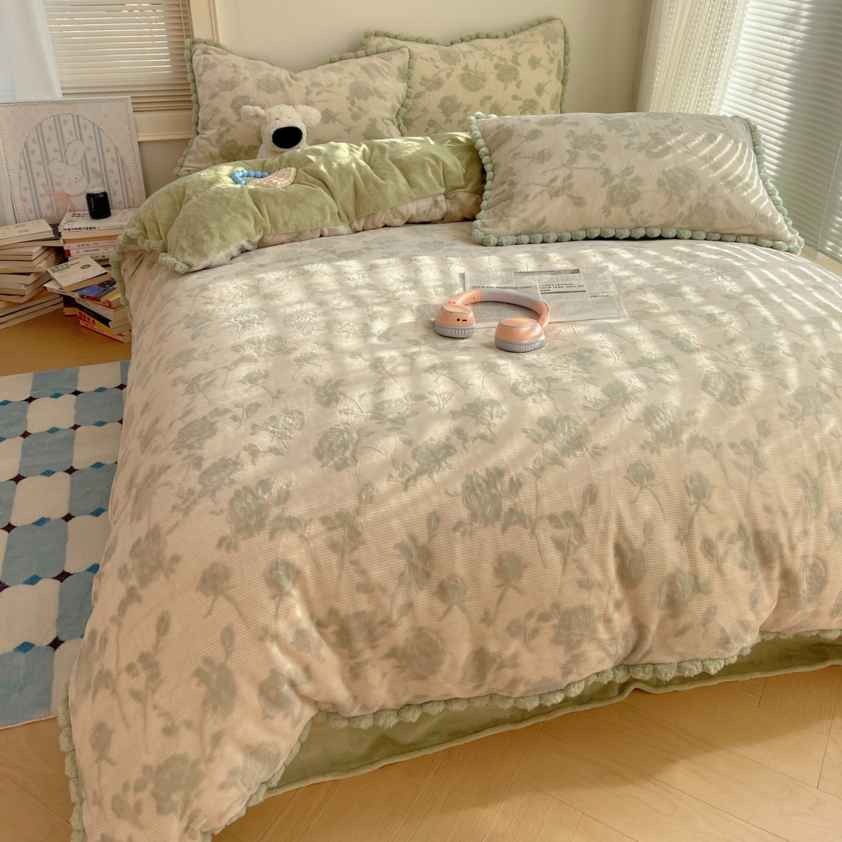 91家纺网 家纺一手货源 找家纺 十里居 2025新款法式复古兔毛球雕花牛奶绒四件套 玫瑰-绿