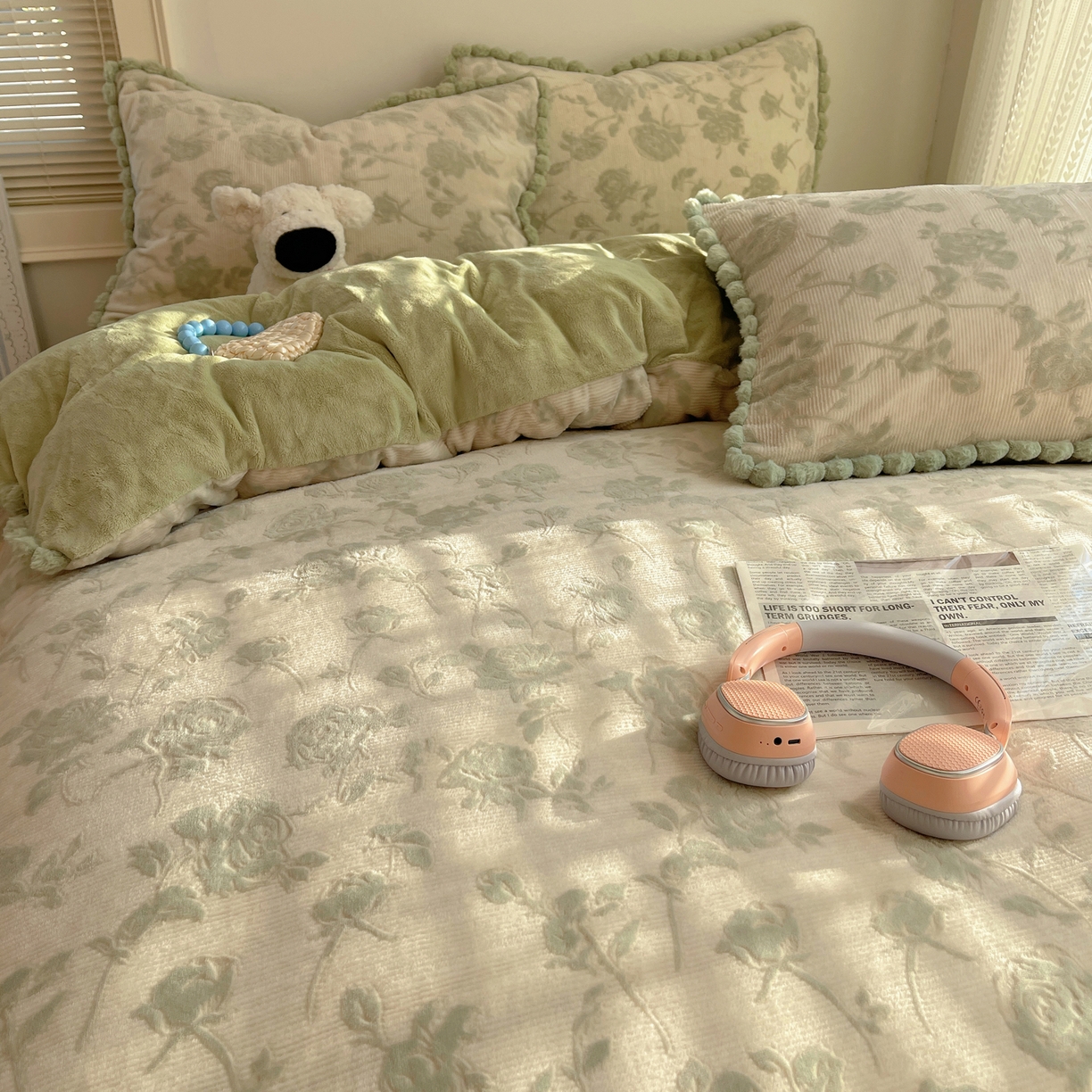 91家纺网 家纺一手货源 找家纺 十里居 2025新款法式复古兔毛球雕花牛奶绒四件套 玫瑰-绿