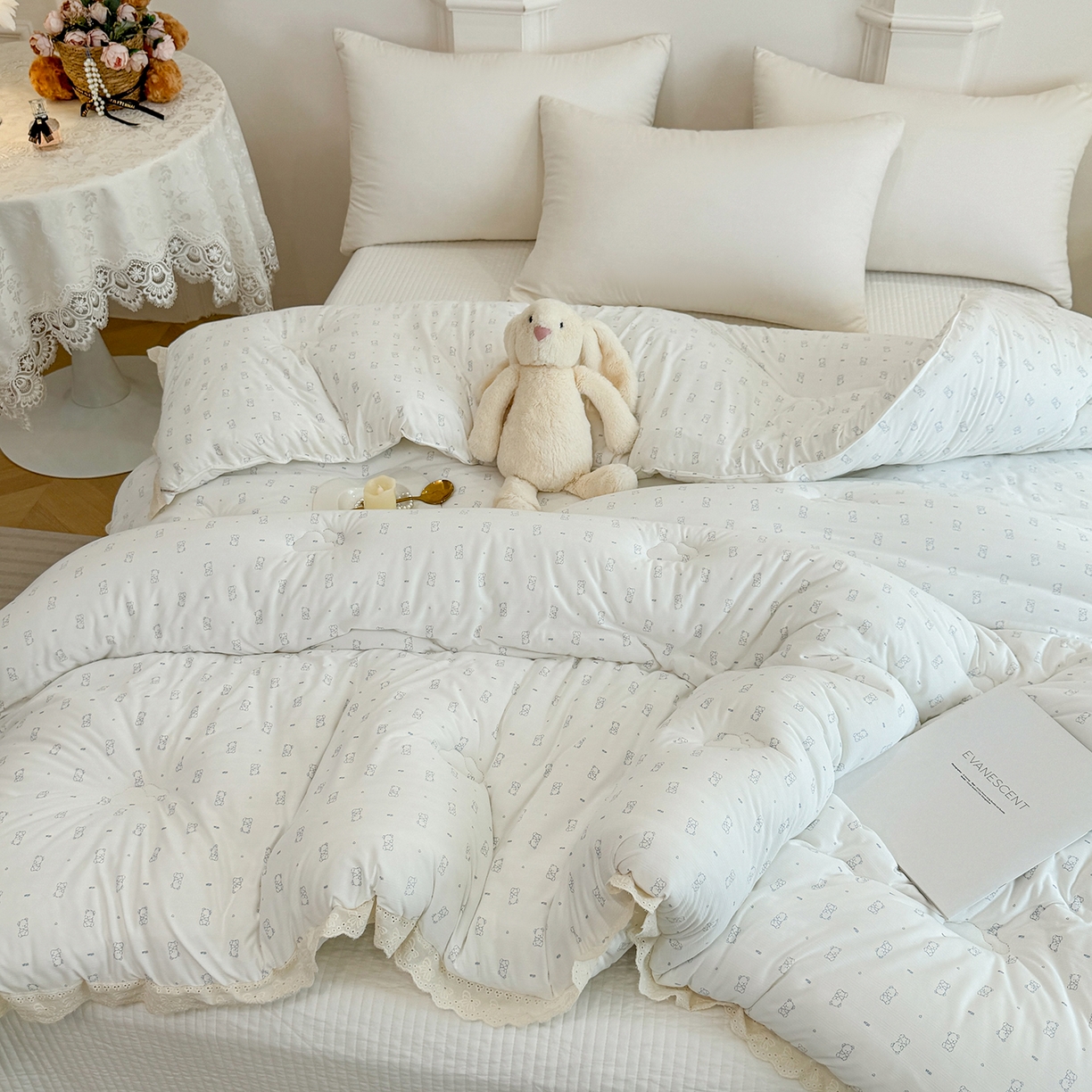 91家纺网 家纺一手货源 找家纺 缔锦家纺 2025新款全棉花边提花被被子被芯 小熊乐园