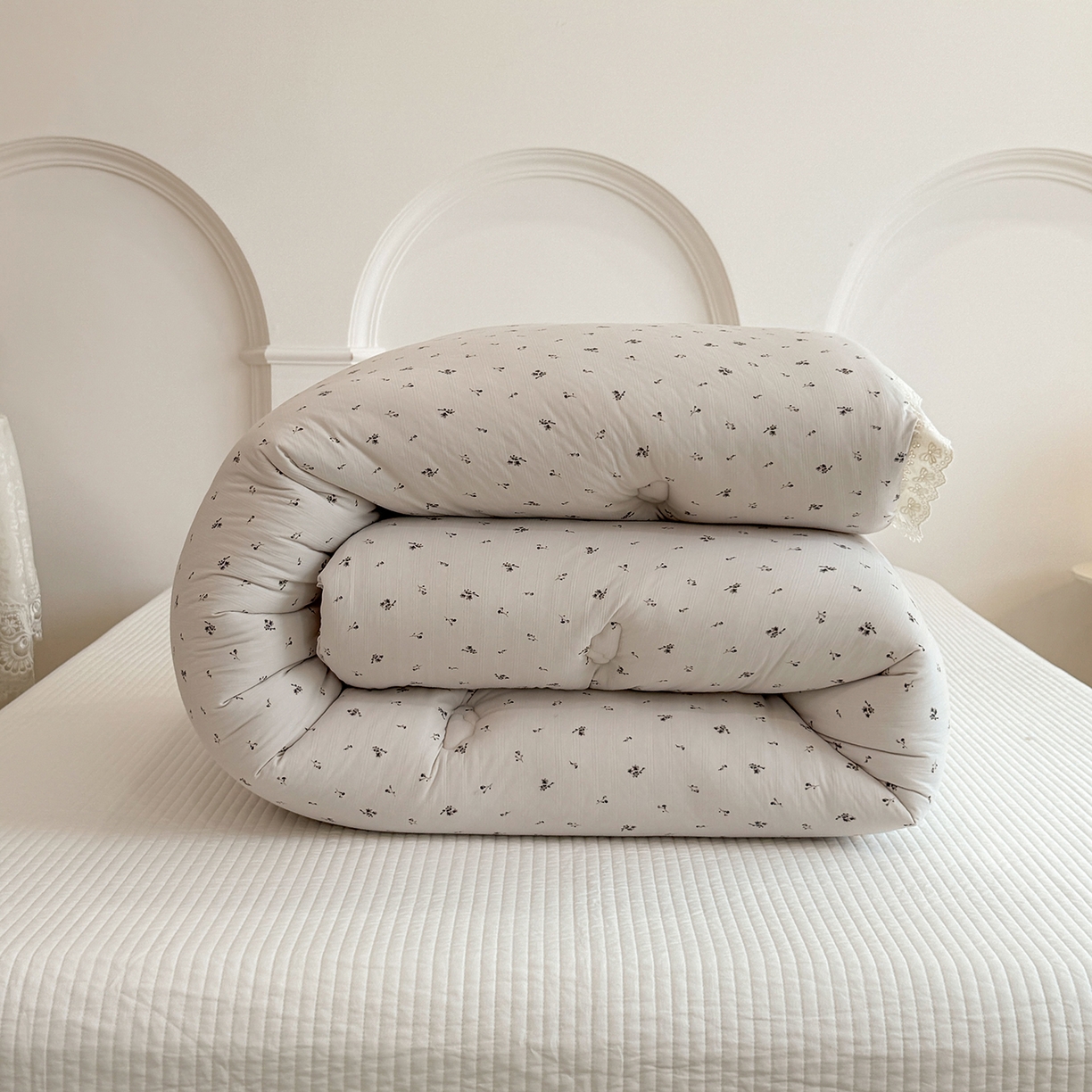 91家纺网 家纺一手货源 找家纺 缔锦家纺 2025新款全棉花边提花被被子被芯 寻意