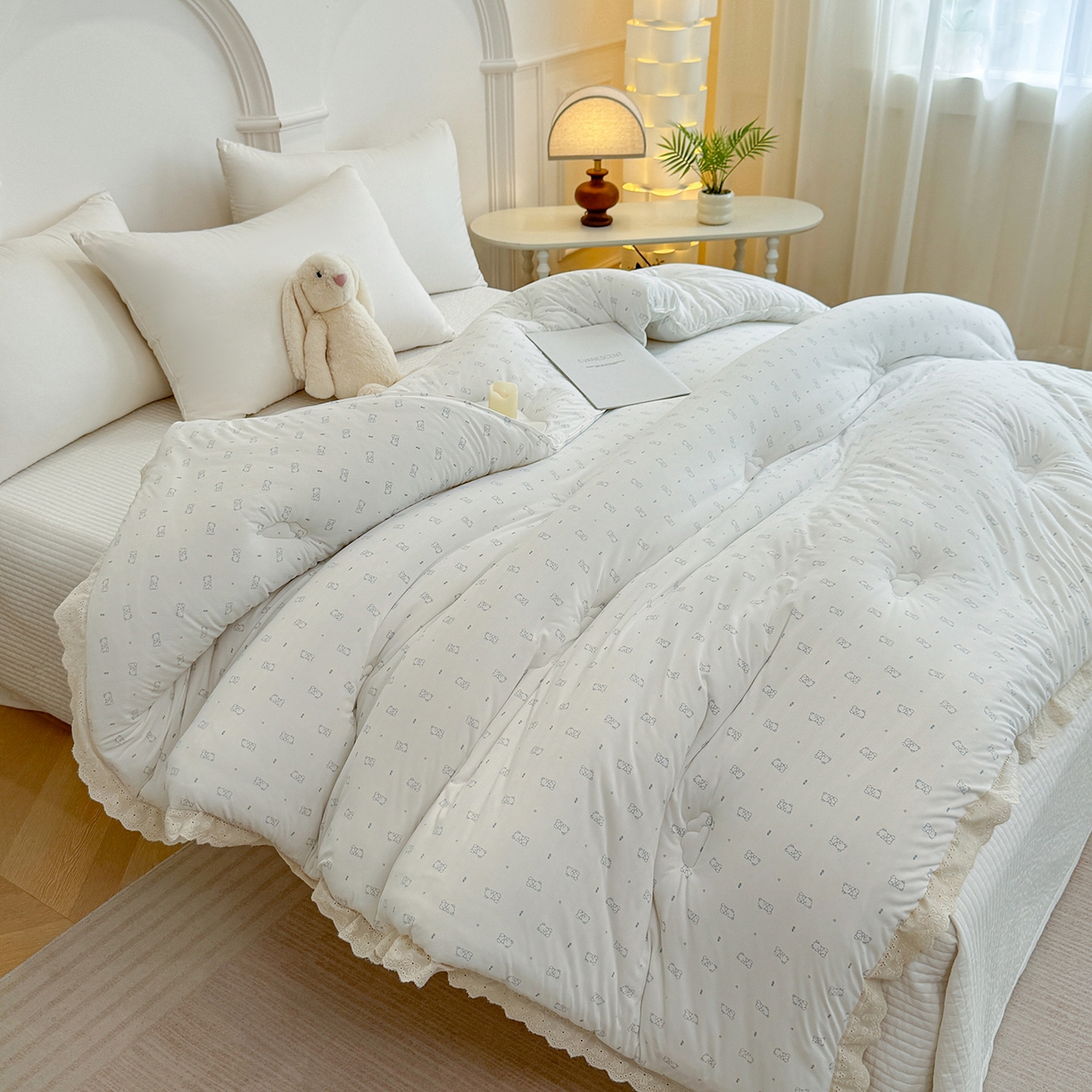 91家纺网 家纺一手货源 找家纺 缔锦家纺 2025新款全棉花边提花被被子被芯 小熊乐园