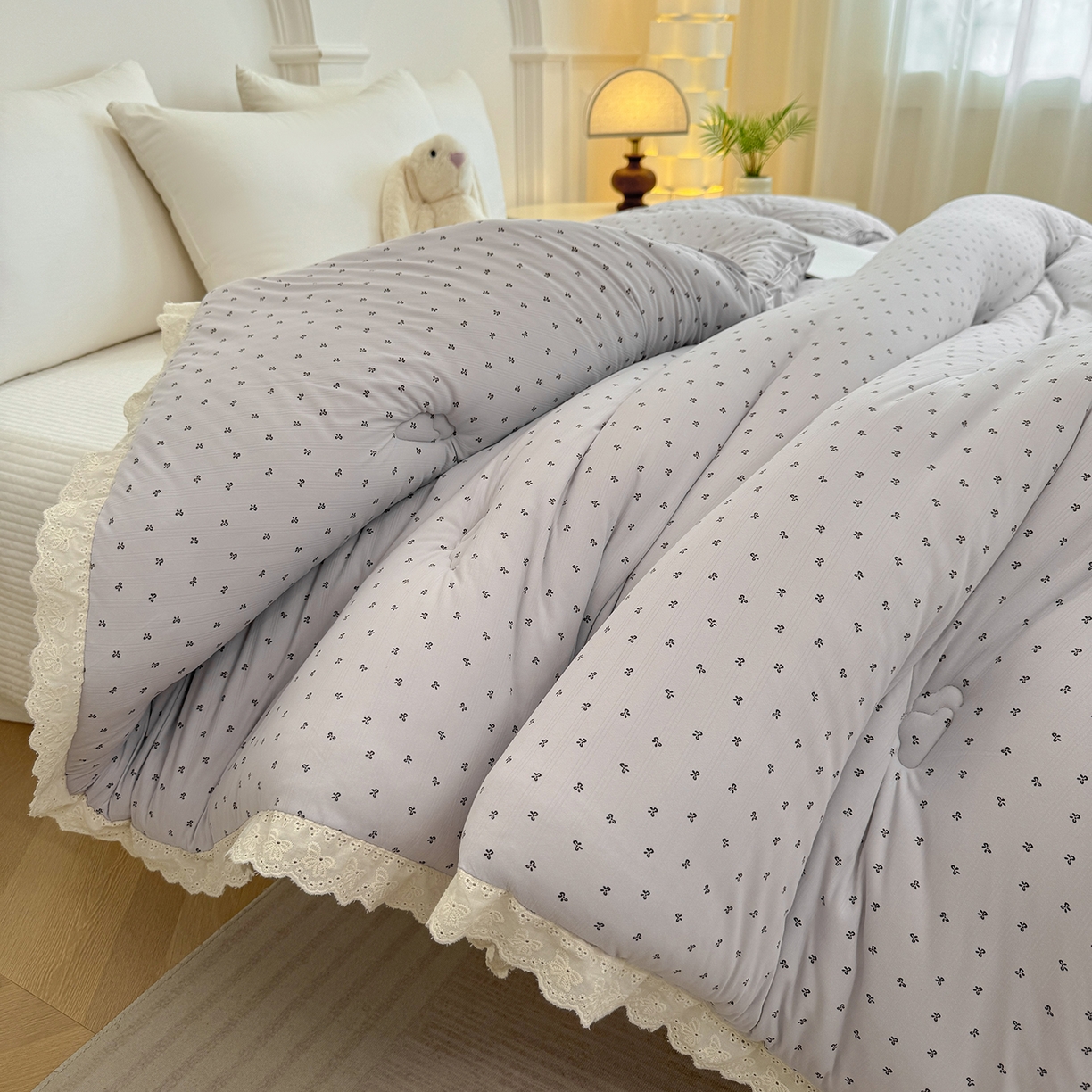 91家纺网 家纺一手货源 找家纺 缔锦家纺 2025新款全棉花边提花被被子被芯 香依兰