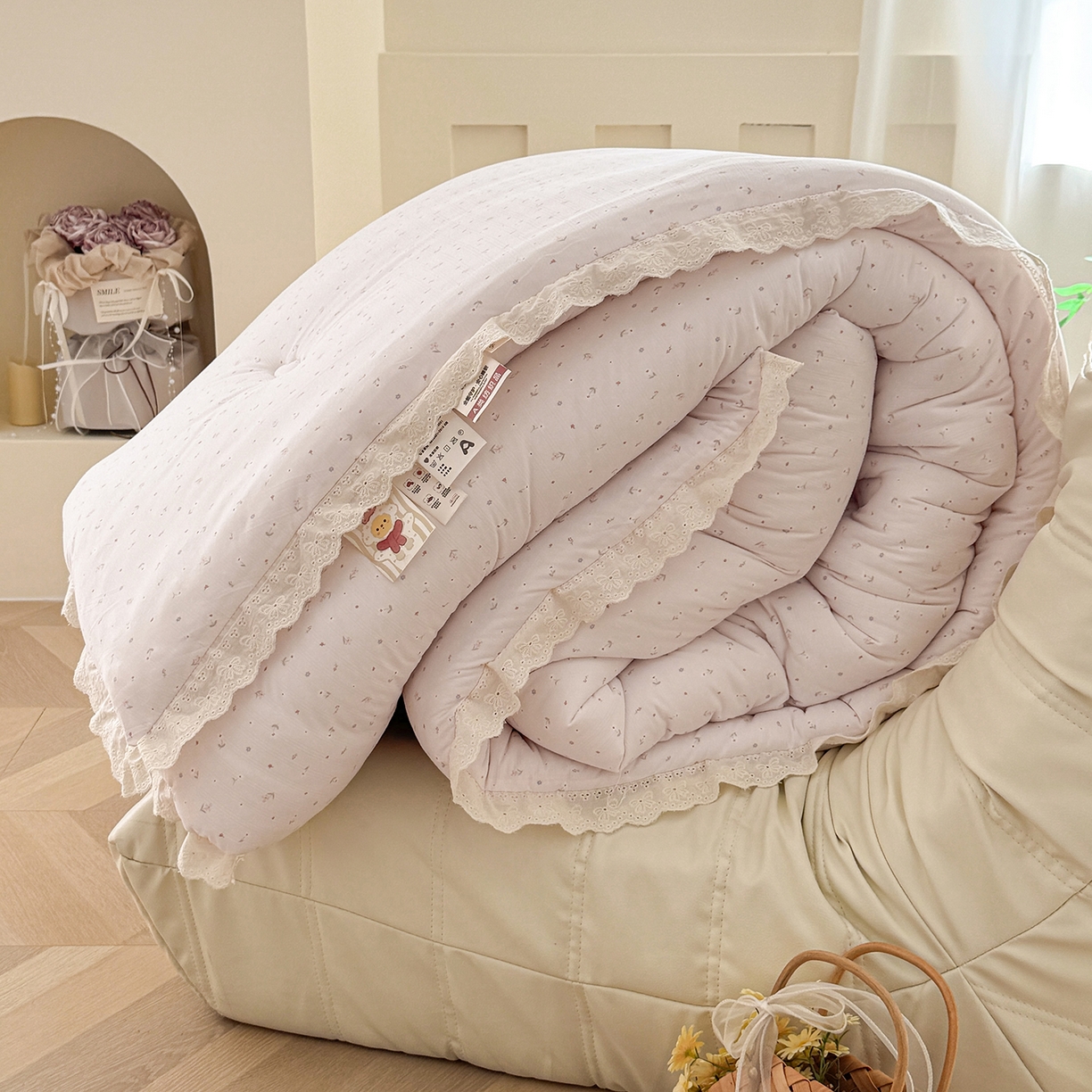 91家纺网 家纺一手货源 找家纺 缔锦家纺 2025新款全棉花边提花被被子被芯 蔷薇粉