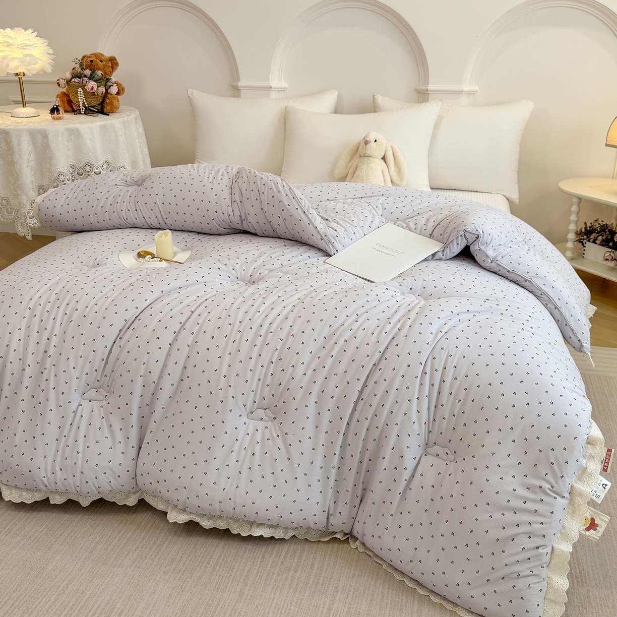 91家纺网 家纺一手货源 找家纺 缔锦家纺 2025新款全棉花边提花被被子被芯 香依兰